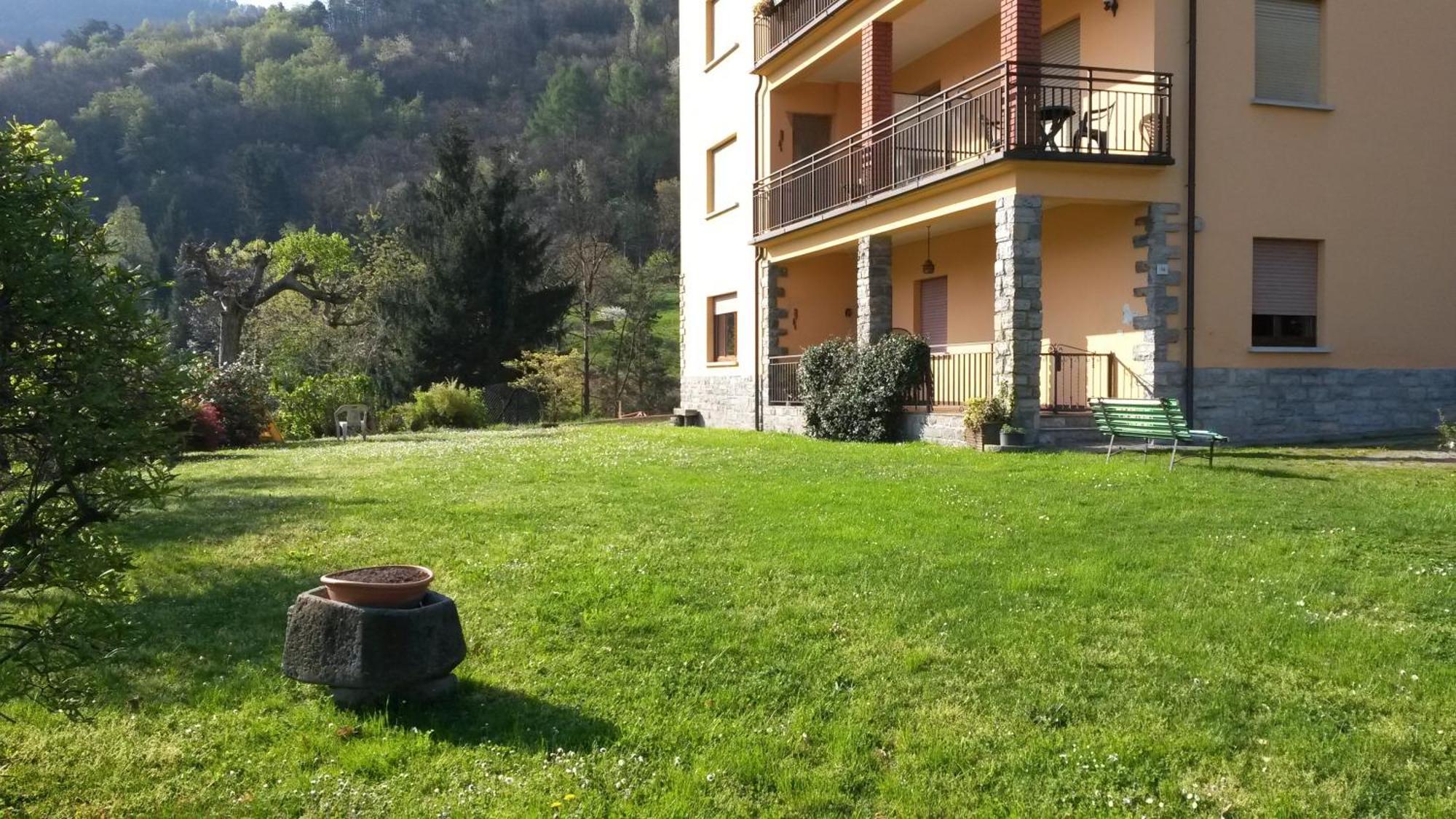 Casa Del Faggio Rosso Apartment Беладжо Стая снимка
